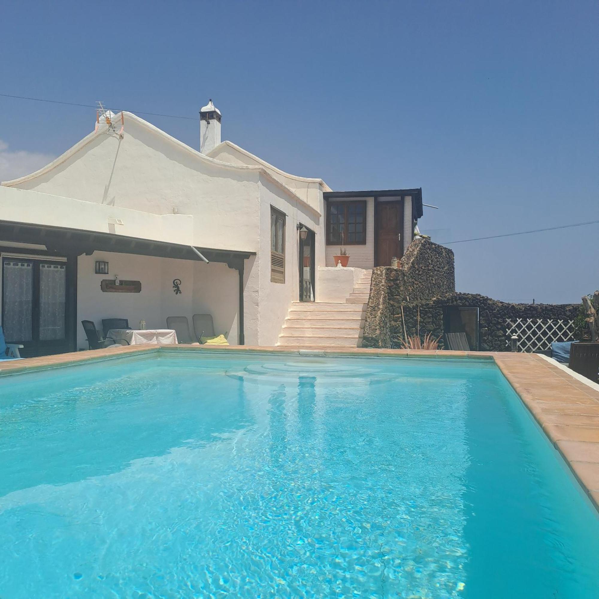 לינה וארוחת בוקר Tías Tipica Lanzarote House Only Adults מראה חיצוני תמונה
