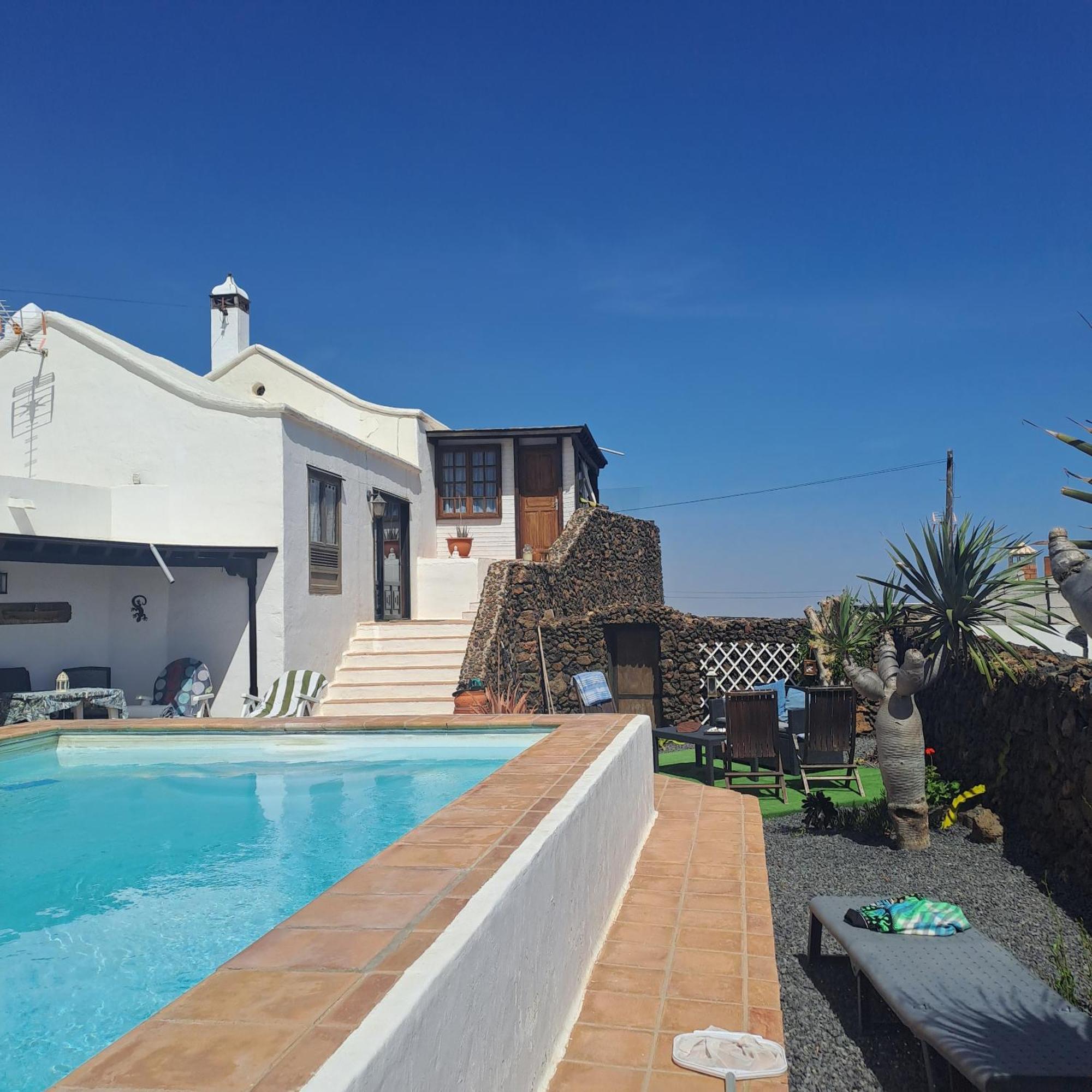 לינה וארוחת בוקר Tías Tipica Lanzarote House Only Adults מראה חיצוני תמונה